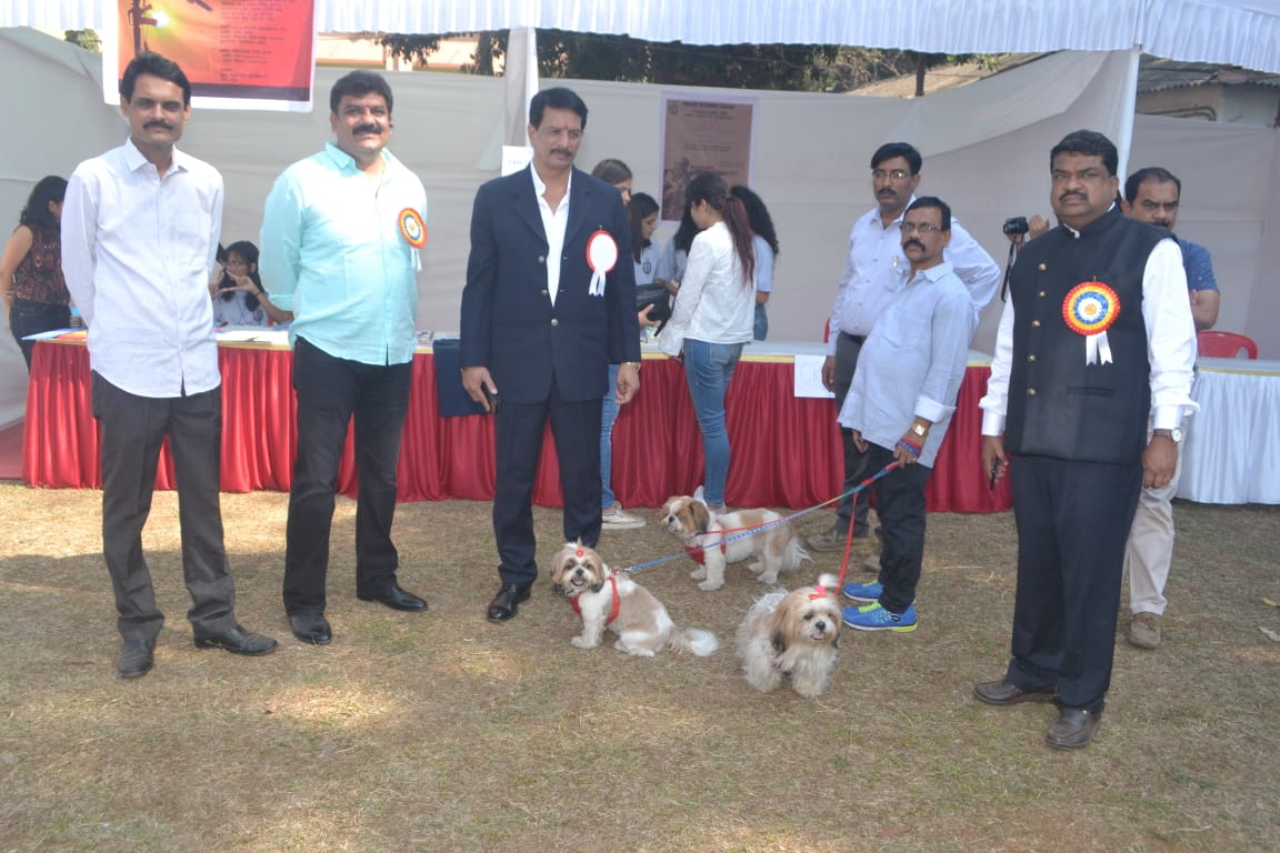 Participating Dogs With The Dignitories 2019
